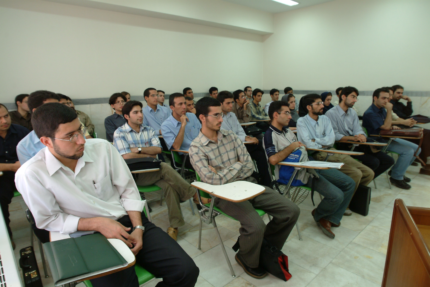  نحوه فعالیت آموزشی دانشگاه متناسب با شرایط کرونا و میزان واکسیناسیون دانشجویان انجام می شود