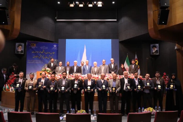 اهدای نشان«سرو» وزارت علوم، تحقیقات و فناوری به عضو هیأت علمی دانشگاه