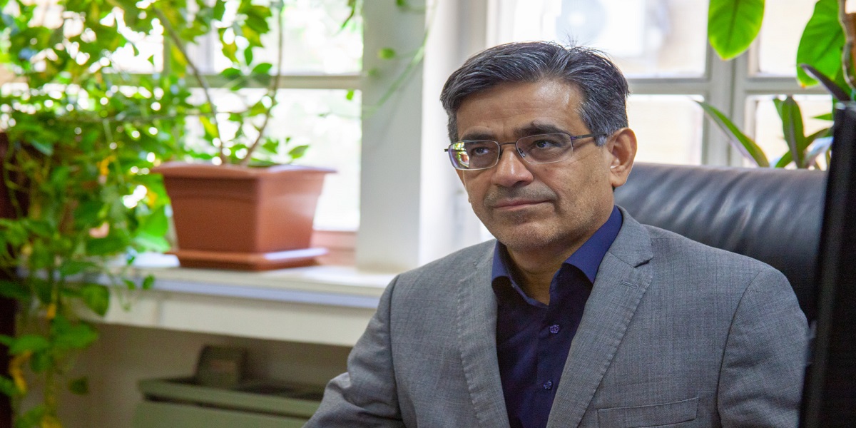 رئیس دانشکده مدیریت و اقتصاد ابقاء شد