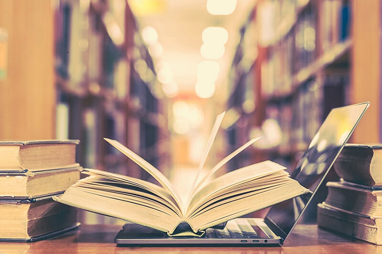 برپایی میز «از کتابدار بپرس»، همزمان با شروع سال تحصیلی جدید